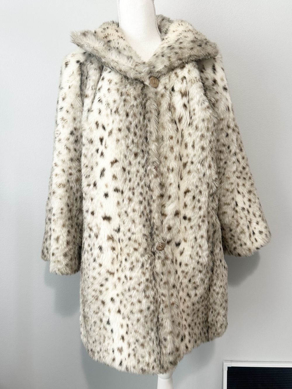 Grandessa Sportowne vintage Cream Faux Fur Leopard Coat size 10 union made USA